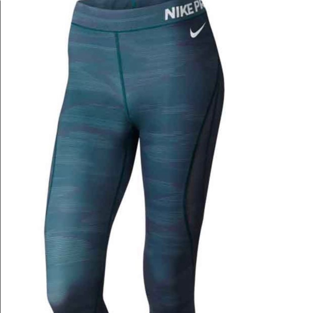 Nike Pro HyperCool Wind Wrap Tight